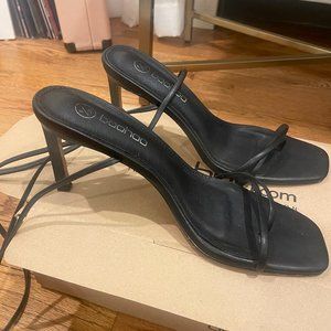 Black ankle strap strap